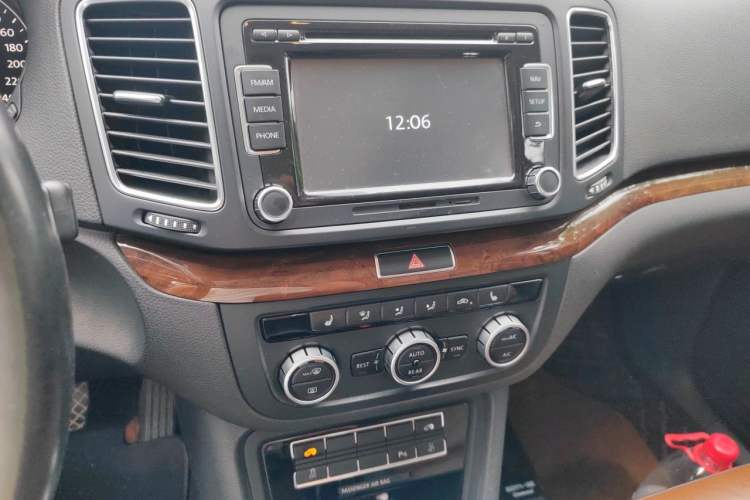 Used Volkswagen Sharan 2014 2.0 TSI Comfort Model Audio And AC Panel