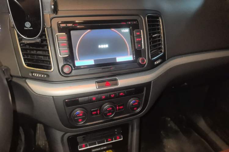 Used Volkswagen Sharan 2014 2.0 TSI Standard Model Audio And AC Panel