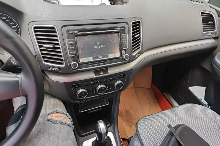 Used Volkswagen Sharan 2014 2.0 TSI Standard Model Audio And AC Panel