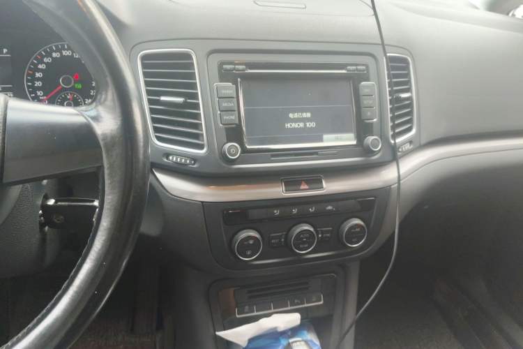 Used Volkswagen Sharan 2014 2.0 TSI Standard Model Audio And AC Panel