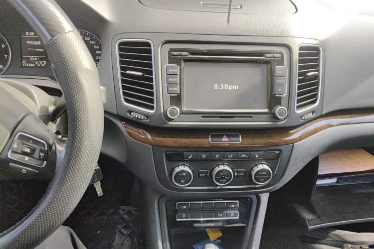 Used Volkswagen Sharan 2014 2.0 TSI Comfort Model Audio And AC Panel