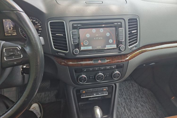 Used Volkswagen Sharan 2014 2.0 TSI Comfort Model Audio And AC Panel
