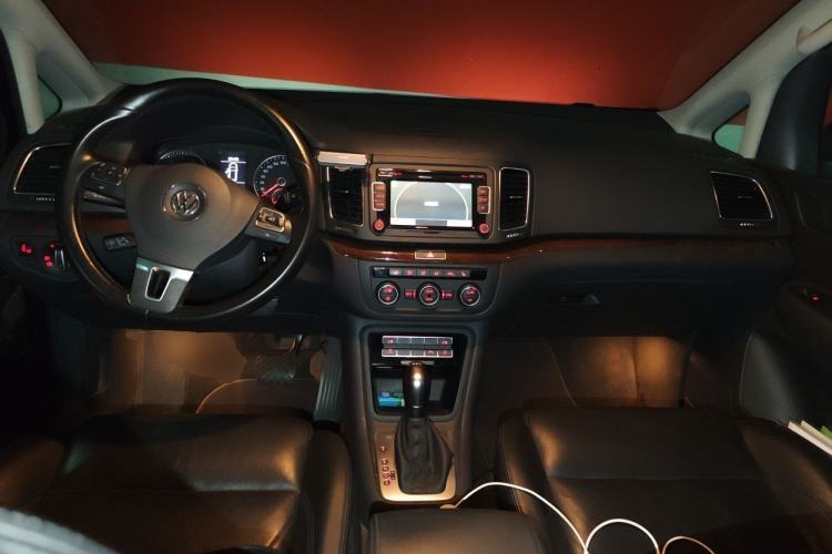 Used Volkswagen Sharan 2014 2.0 TSI Comfort Model Center Console