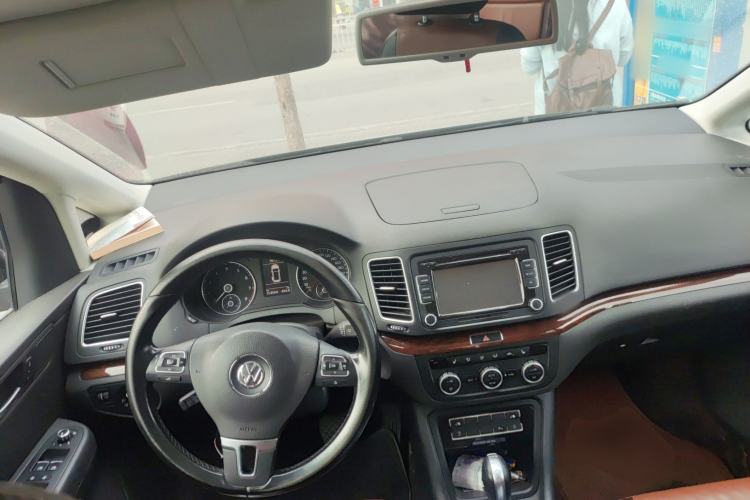 Used Volkswagen Sharan 2014 2.0 TSI Comfort Model Center Console