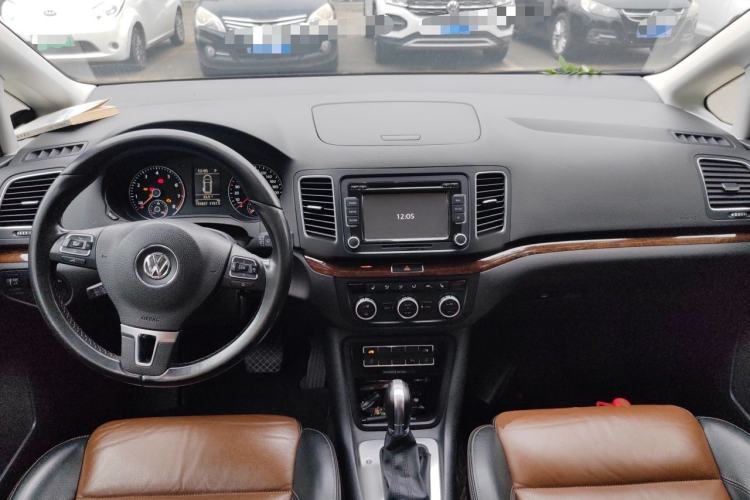 Used Volkswagen Sharan 2014 2.0 TSI Comfort Model Center Console
