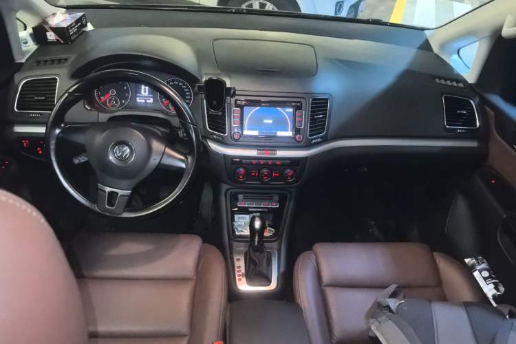 Used Volkswagen Sharan 2014 2.0 TSI Standard Model Center Console