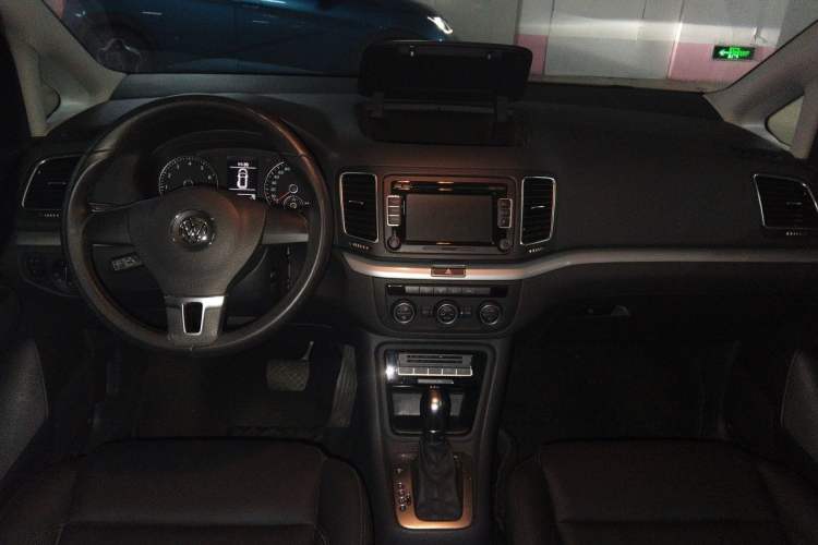 Used Volkswagen Sharan 2014 2.0 TSI Comfort Model Center Console