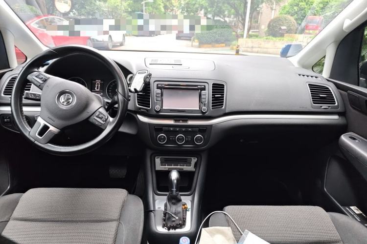 Used Volkswagen Sharan 2014 2.0 TSI Standard Model Center Console