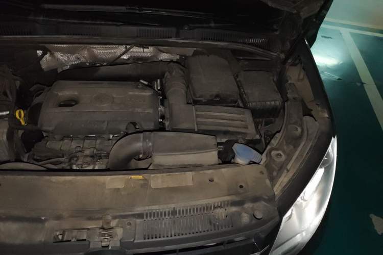 Used Volkswagen Sharan 2014 2.0 TSI Comfort Model Engine Bay Left