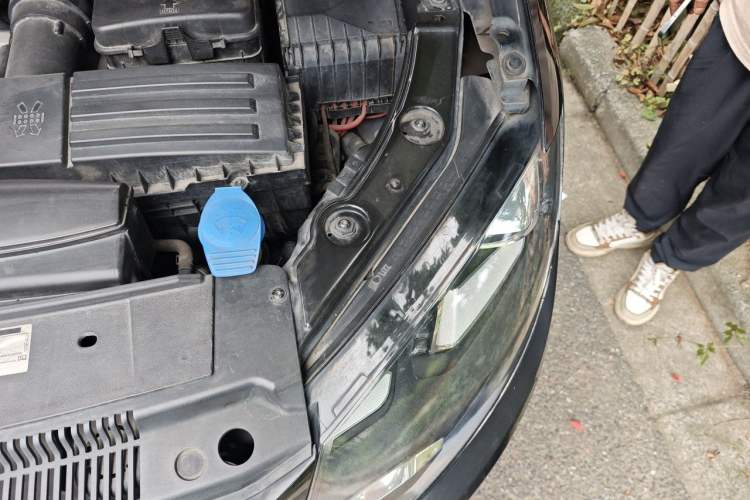 Used Volkswagen Sharan 2014 2.0 TSI Luxury Model Engine Bay Left