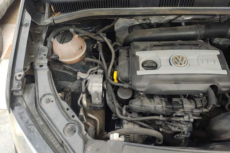 Used Volkswagen Sharan 2014 2.0 TSI Comfort Model Engine Bay Right