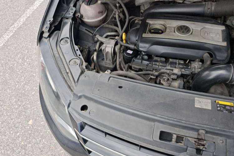 Used Volkswagen Sharan 2014 2.0 TSI Luxury Model Engine Bay Right