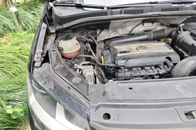 Used Volkswagen Sharan 2014 2.0 TSI Standard Model Engine Bay Right