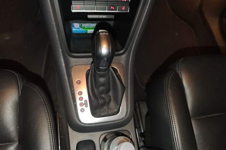 Used Volkswagen Sharan 2014 2.0 TSI Comfort Model Gear Lever