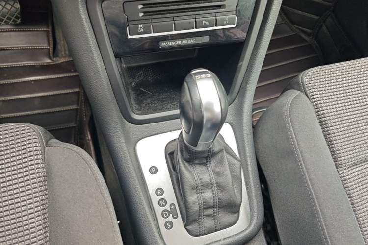 Used Volkswagen Sharan 2014 2.0 TSI Standard Model Gear Lever