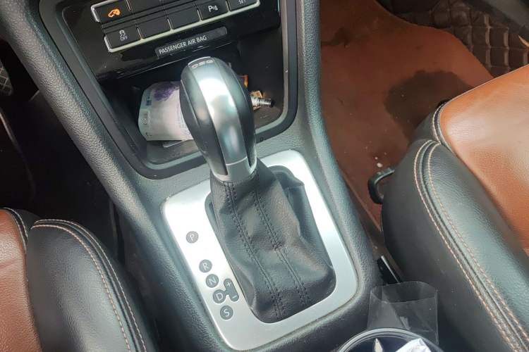 Used Volkswagen Sharan 2014 2.0 TSI Comfort Model Gear Lever