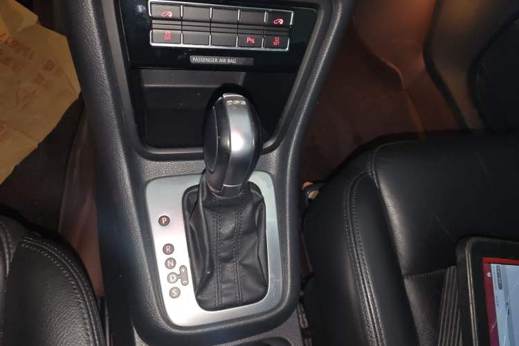 Used Volkswagen Sharan 2014 2.0 TSI Comfort Model Gear Lever