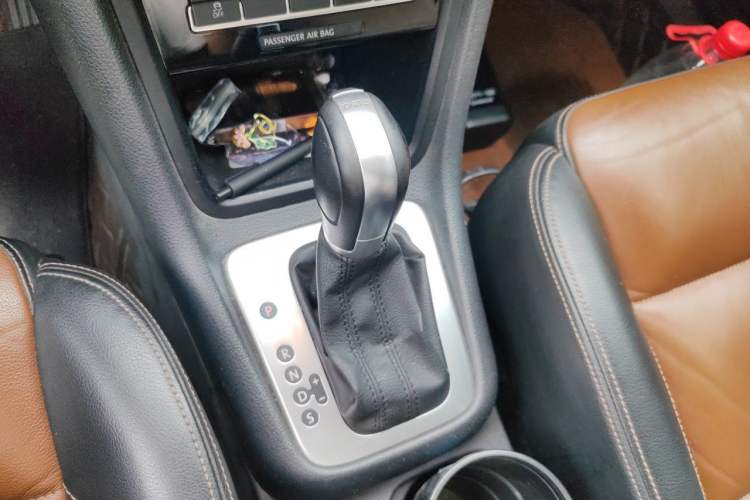 Used Volkswagen Sharan 2014 2.0 TSI Comfort Model Gear Lever
