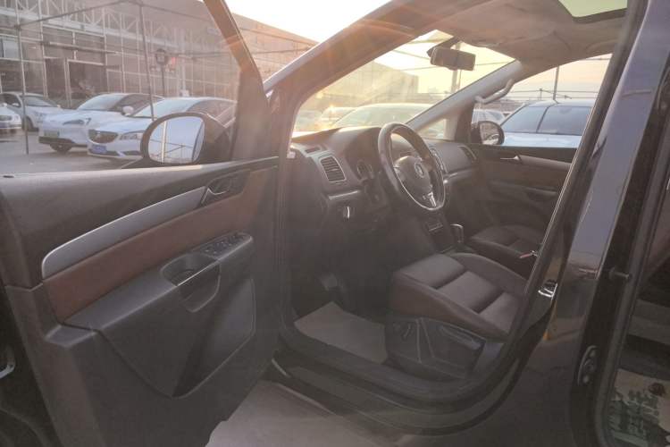 Used Volkswagen Sharan 2014 2.0 TSI Standard Model Interior 2