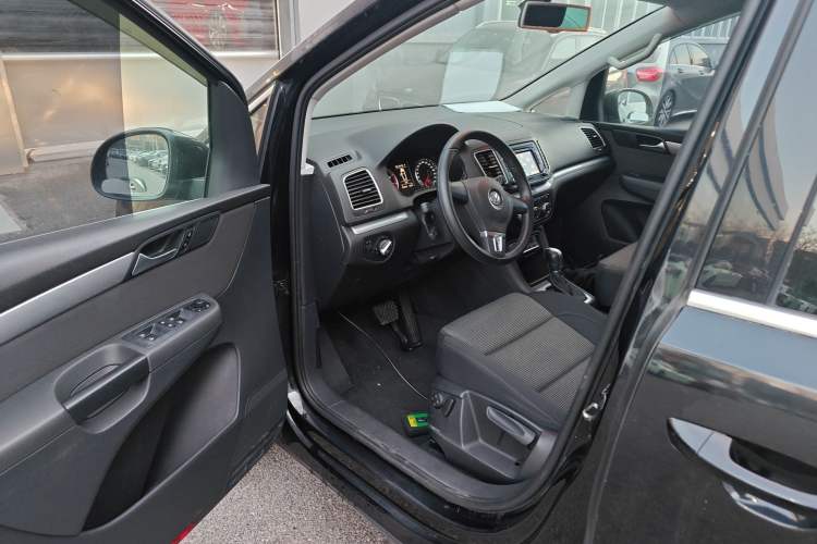 Used Volkswagen Sharan 2014 2.0 TSI Standard Model Interior 3