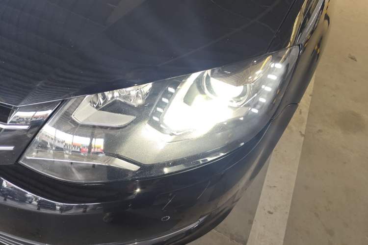 Used Volkswagen Sharan 2014 2.0 TSI Comfort Model Left Front Headlight