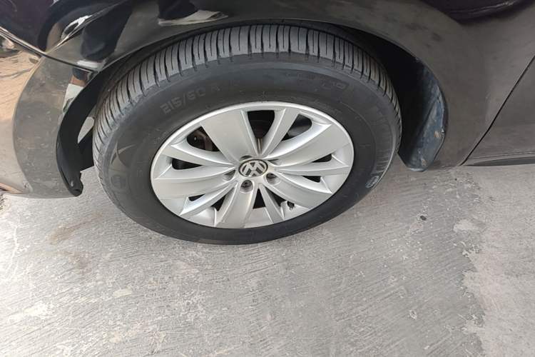 Used Volkswagen Sharan 2014 2.0 TSI Standard Model Left Front Wheel Hub