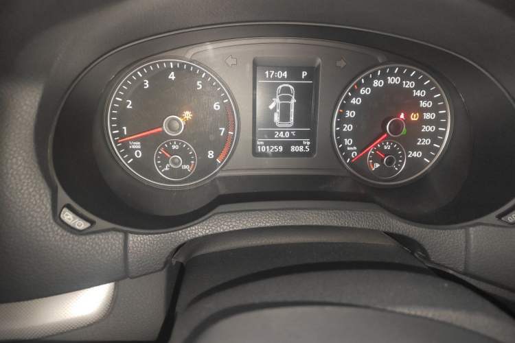 Used Volkswagen Sharan 2014 2.0 TSI Standard Model Odometer Close Up