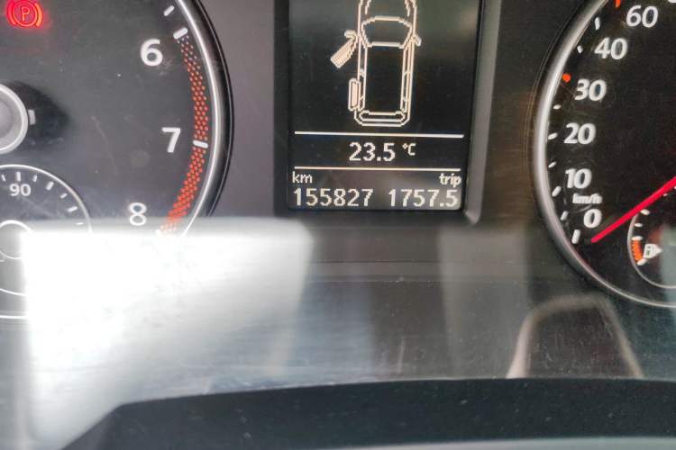Used Volkswagen Sharan 2014 2.0 TSI Comfort Model Odometer Close Up