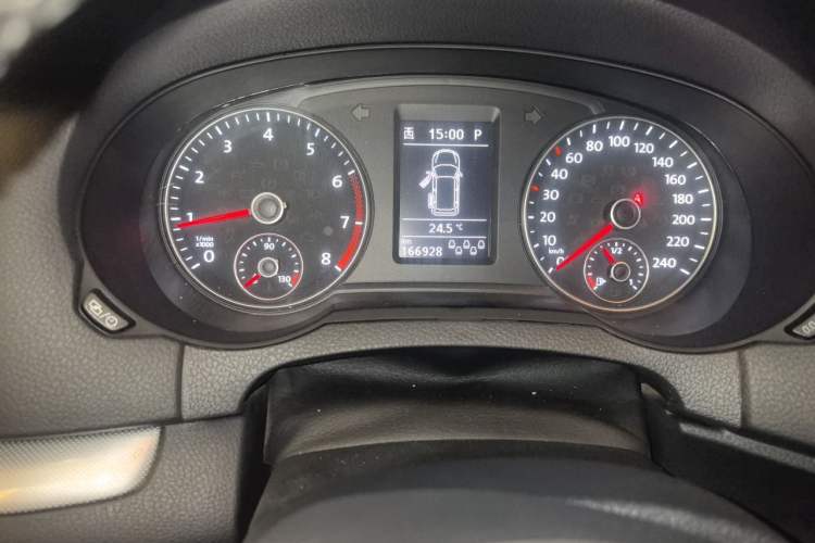 Used Volkswagen Sharan 2014 2.0 TSI Standard Model Odometer Close Up