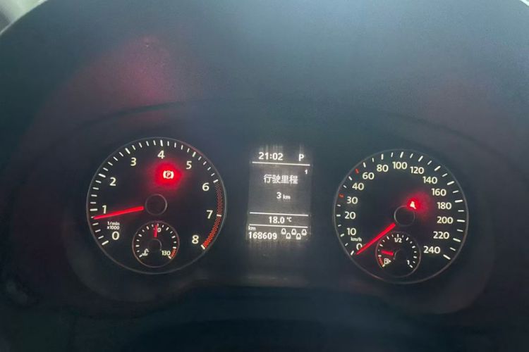 Used Volkswagen Sharan 2014 2.0 TSI Comfort Model Odometer Close Up