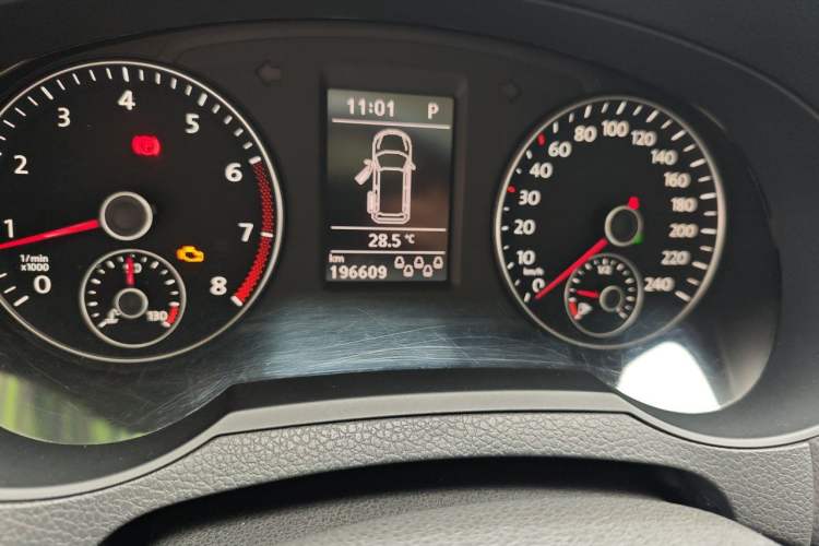 Used Volkswagen Sharan 2014 2.0 TSI Luxury Model Odometer Close Up