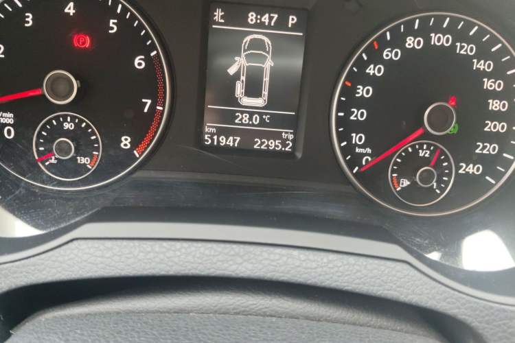 Used Volkswagen Sharan 2014 2.0 TSI Standard Model Odometer Close Up