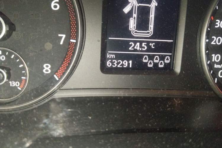 Used Volkswagen Sharan 2014 2.0 TSI Comfort Model Odometer Close Up