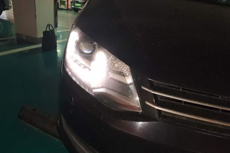 Used Volkswagen Sharan 2014 2.0 TSI Comfort Model Right Front Headlight