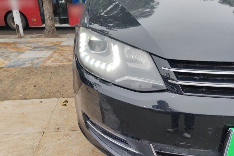 Used Volkswagen Sharan 2014 2.0 TSI Comfort Model Right Front Headlight