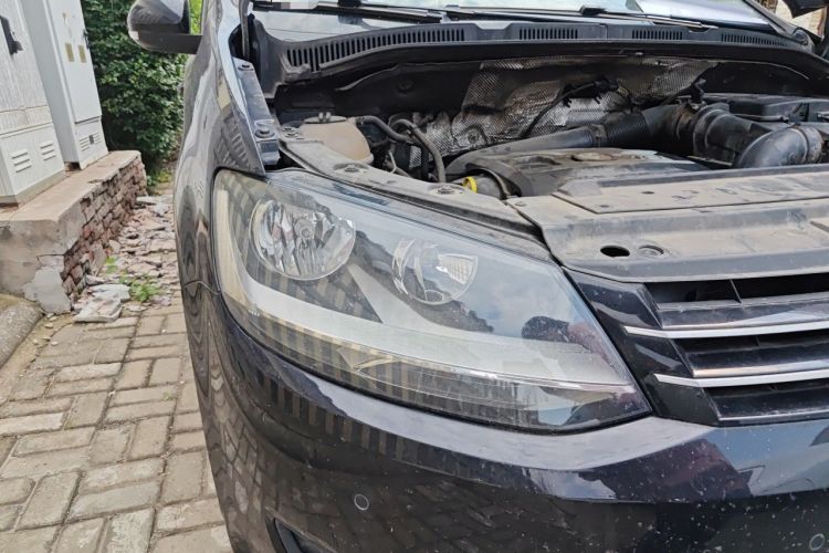 Used Volkswagen Sharan 2014 2.0 TSI Standard Model Right Front Headlight
