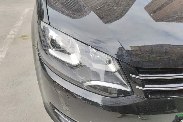 Used Volkswagen Sharan 2014 2.0 TSI Comfort Model Right Front Headlight