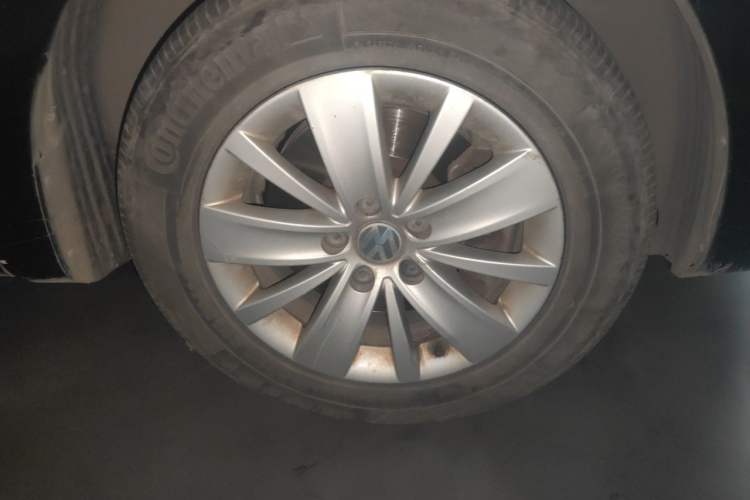 Used Volkswagen Sharan 2014 2.0 TSI Standard Model Right Front Wheel Hub