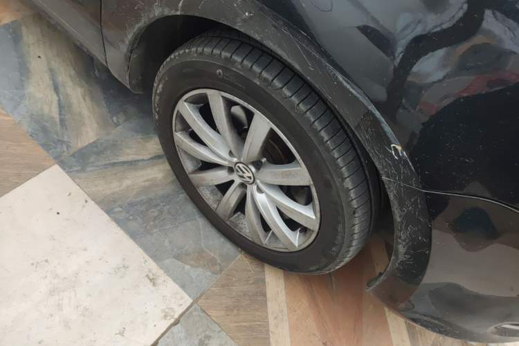 Used Volkswagen Sharan 2014 2.0 TSI Comfort Model Right Front Wheel Hub