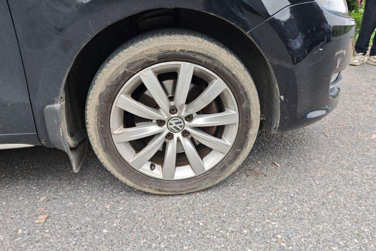 Used Volkswagen Sharan 2014 2.0 TSI Luxury Model Right Front Wheel Hub