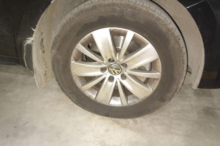 Used Volkswagen Sharan 2014 2.0 TSI Comfort Model Right Front Wheel Hub