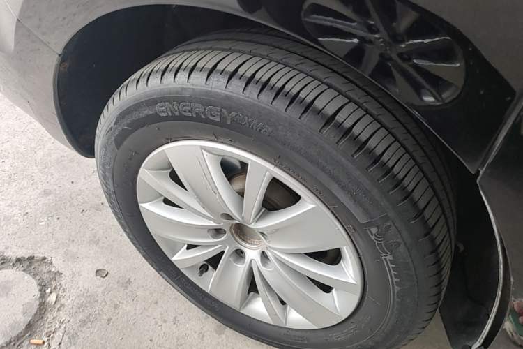Used Volkswagen Sharan 2014 2.0 TSI Standard Model Right Rear Wheel Hub