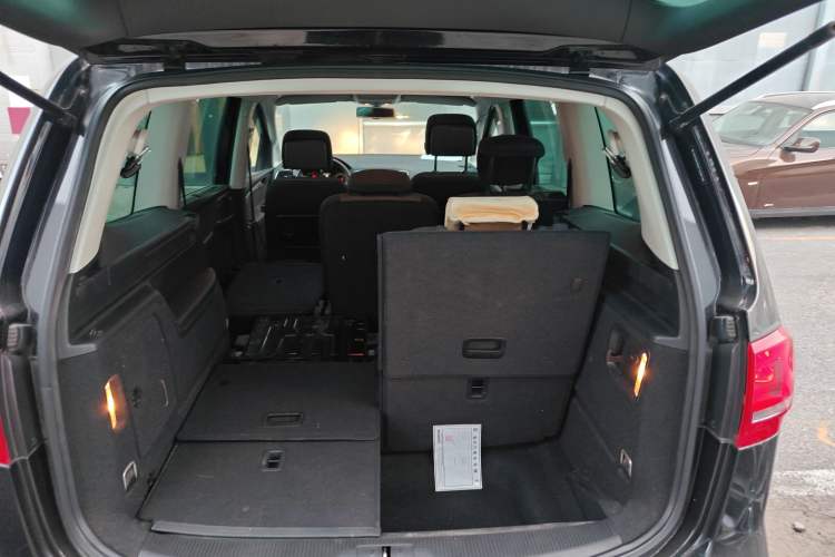 Used Volkswagen Sharan 2014 2.0 TSI Standard Model Trunk
