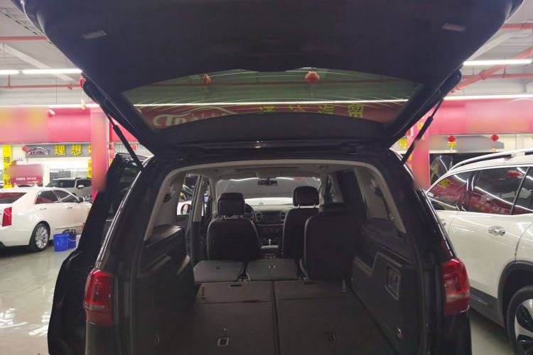 Used Volkswagen Sharan 2014 2.0 TSI Standard Model Trunk