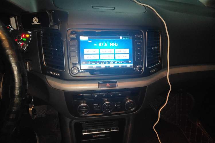 Used Volkswagen Sharan 2014 2.0 TSI Standard Model Audio And AC Panel