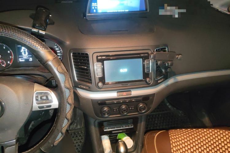 Used Volkswagen Sharan 2014 2.0 TSI Standard Model Audio And AC Panel