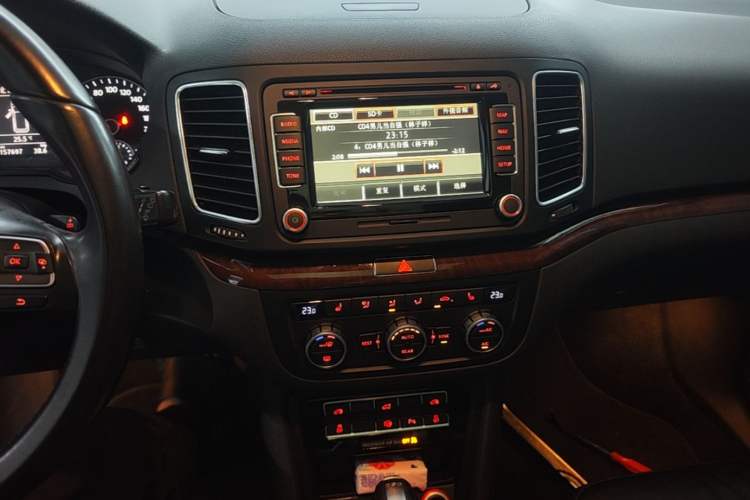 Used Volkswagen Sharan 2014 2.0 TSI Luxury Model Audio And AC Panel