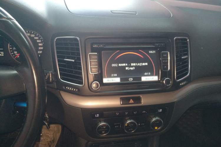 Used Volkswagen Sharan 2014 2.0 TSI Standard Model Audio And AC Panel