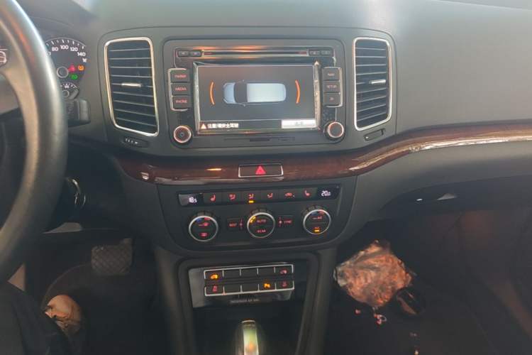Used Volkswagen Sharan 2014 2.0 TSI Comfort Model Audio And AC Panel