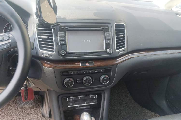 Used Volkswagen Sharan 2014 2.0 TSI Luxury Model Audio And AC Panel